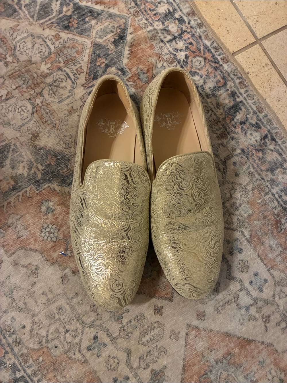 Royal shoes with red bottoms‎ Women’s Metallic Patterned Slip-On Loafers - Gold